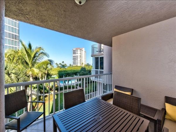 Three Bedroom Beachfront Condo in Naples