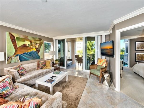 Three Bedroom Beachfront Condo in Naples
