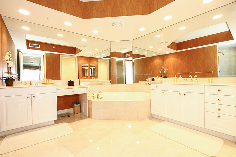 Exquisite 18-Floor Luxury Condominium with Breathtaking Gulf views Exquisite 18-Floor Luxury Condominium with Breathtaking Gulf views