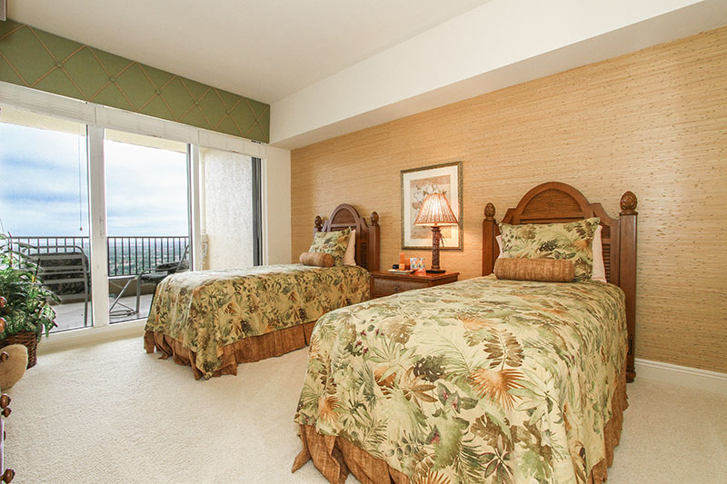 Exquisite 18-Floor Luxury Condominium with Breathtaking Gulf views Exquisite 18-Floor Luxury Condominium with Breathtaking Gulf views