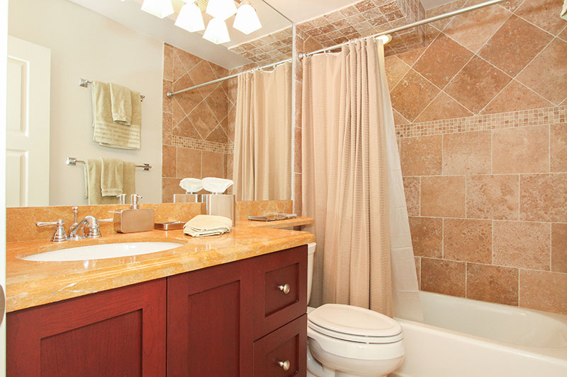 Cozy 2-Bed Condo Near Naples Beach & Third Street Shops