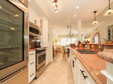 Cozy 2-Bed Condo Near Naples Beach & Third Street Shops
