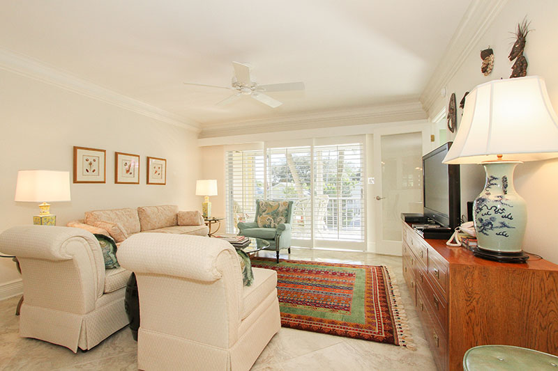 Cozy 2-Bed Condo Near Naples Beach & Third Street Shops