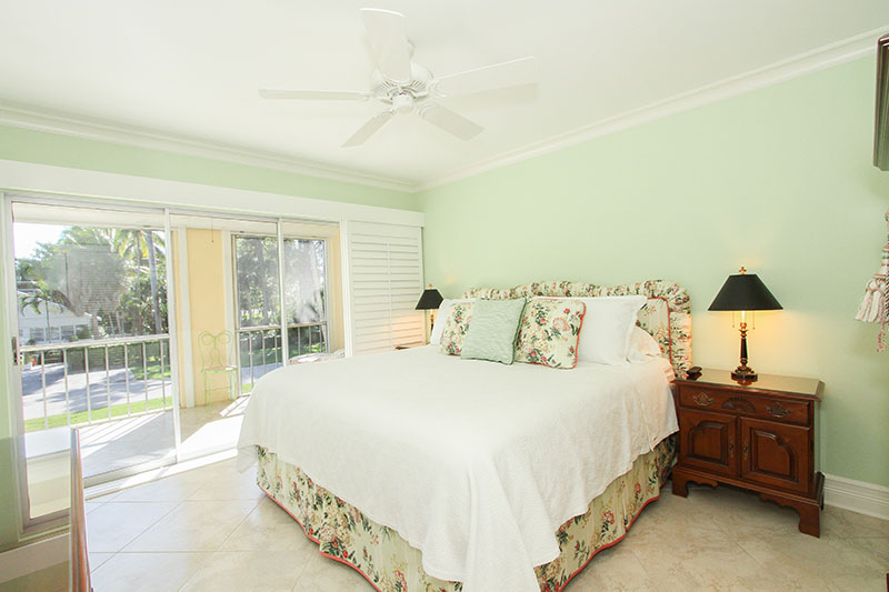 Cozy 2-Bed Condo Near Naples Beach & Third Street Shops