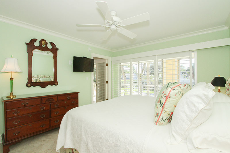 Cozy 2-Bed Condo Near Naples Beach & Third Street Shops