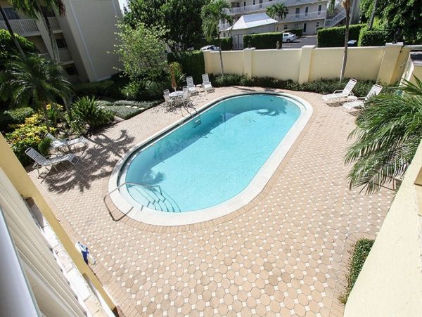 Cozy 2-Bed Condo Near Naples Beach & Third Street Shops