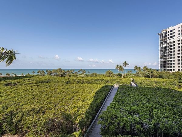 Designer Decorated Beachfront Condo