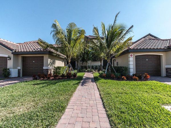 Beautiful Two Bedroom Plus Den Vacation Rental