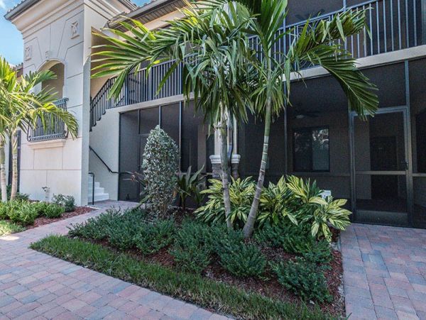 Beautiful Two Bedroom Plus Den Vacation Rental