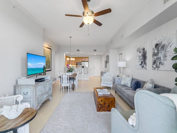 Beautiful Condo with Shared Pool, Spa, Tennis Courts and more