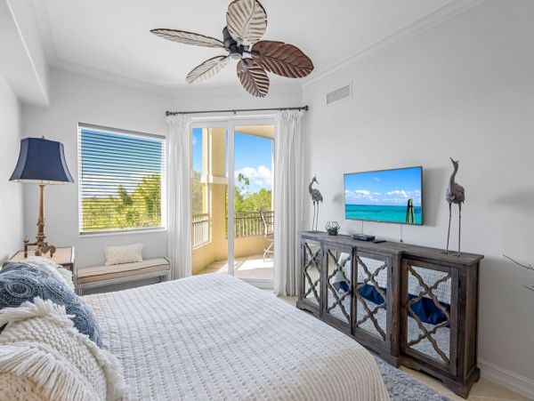 Beautiful Condo with Shared Pool, Spa, Tennis Courts and more