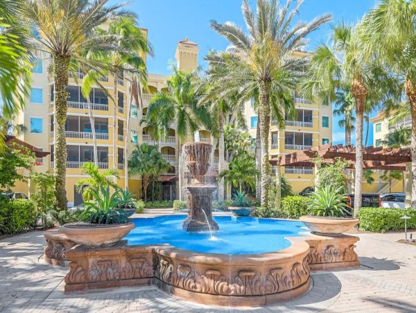 Beautiful Condo with Shared Pool, Spa, Tennis Courts and more