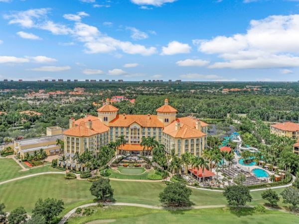 Beautiful Condo with Shared Pool, Spa, Tennis Courts and more