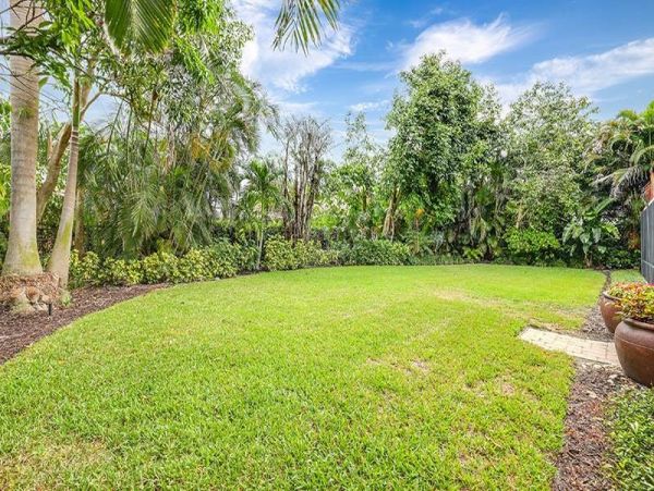 Naples Walk to Beach 4 Bedroom Rental Home with Caged Pool