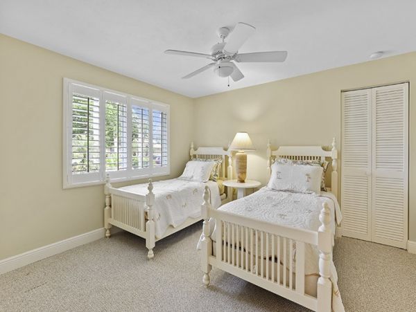 Naples Walk to Beach 4 Bedroom Rental Home with Caged Pool