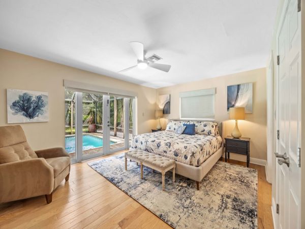 Naples Walk to Beach 4 Bedroom Rental Home with Caged Pool
