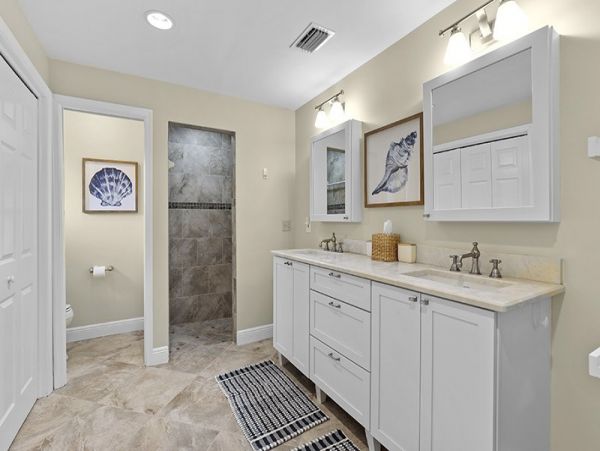 Naples Walk to Beach 4 Bedroom Rental Home with Caged Pool