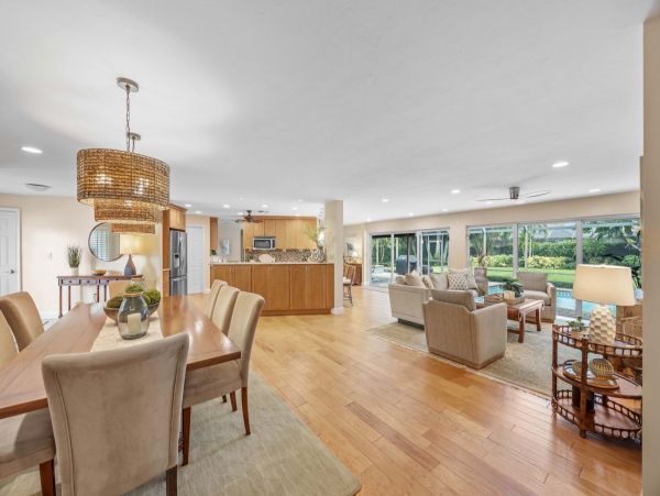 Naples Walk to Beach 4 Bedroom Rental Home with Caged Pool
