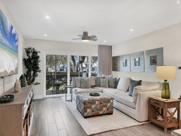 Lido Key 2 Bedroom Vacation Condo Near Lido Key & St. Armands Circle