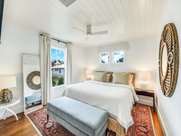 Charming Designer Cottage in Naples, FL - Coastal Retreat