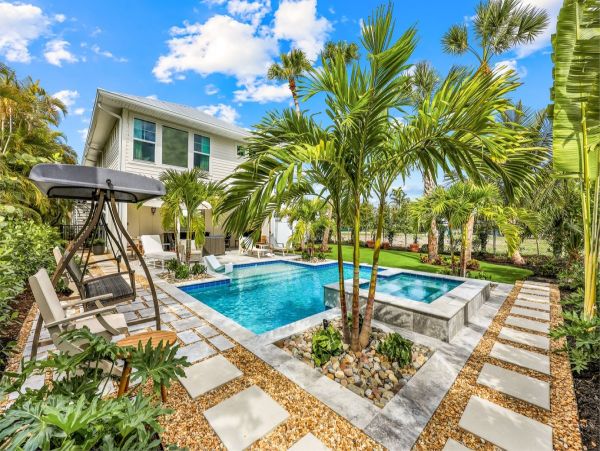 Charming Designer Cottage in Naples, FL - Coastal Retreat