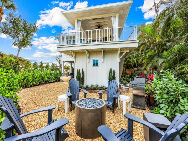 Charming Designer Cottage in Naples, FL - Coastal Retreat