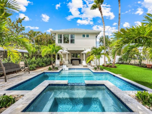 Charming Designer Cottage in Naples, FL - Coastal Retreat
