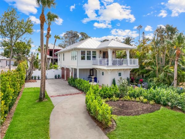 Charming Designer Cottage in Naples, FL - Coastal Retreat