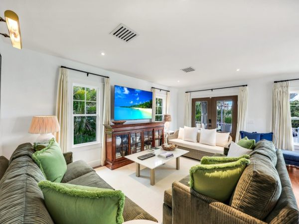 Charming Designer Cottage in Naples, FL - Coastal Retreat