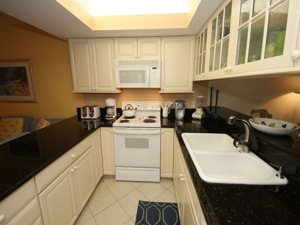 Two Bedroom Vacation Condo in Naples Sleeps Six Guests