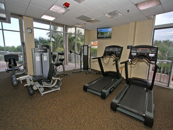 Two Bedroom Vacation Condo in Naples Sleeps Six Guests