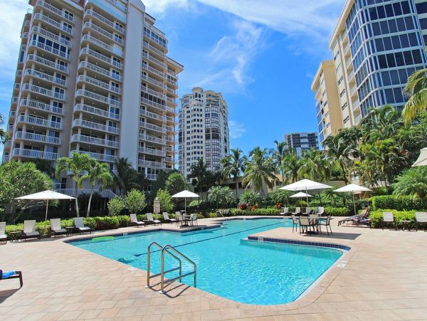 Two Bedroom Vacation Condo in Naples Sleeps Six Guests