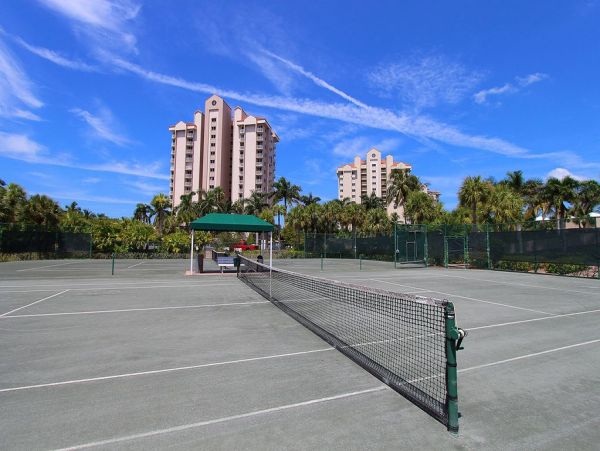 Two Bedroom Vacation Condo in Naples Sleeps Six Guests