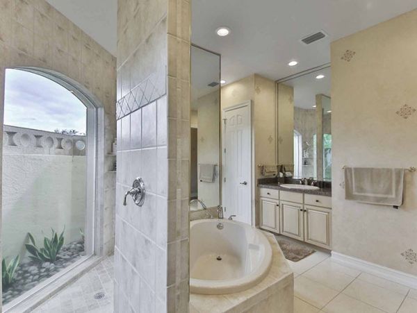 Naples Luxury Vacation Estate Villa - Full Golf Privileges