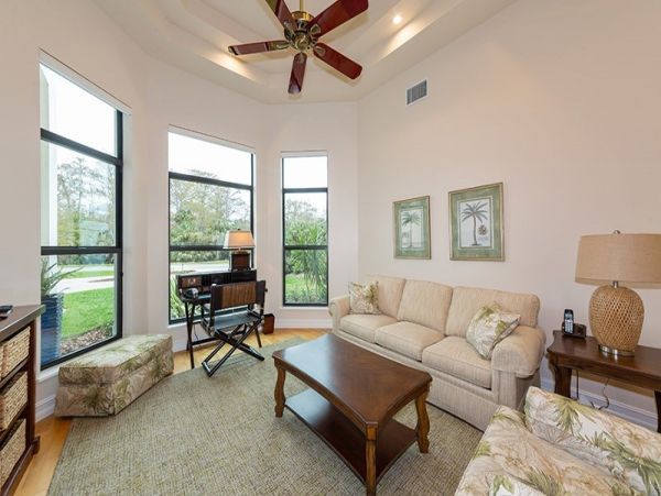 Naples Luxury Vacation Estate Villa - Full Golf Privileges