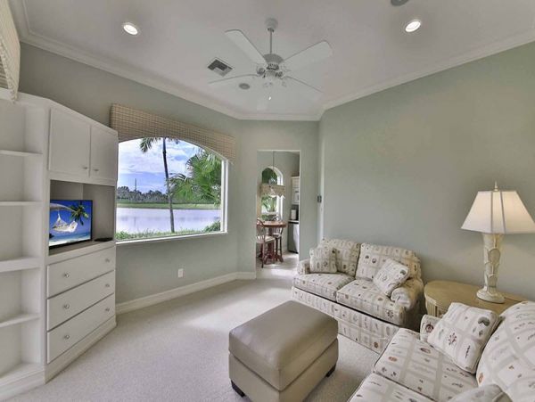 Naples Luxury Vacation Estate Villa - Full Golf Privileges