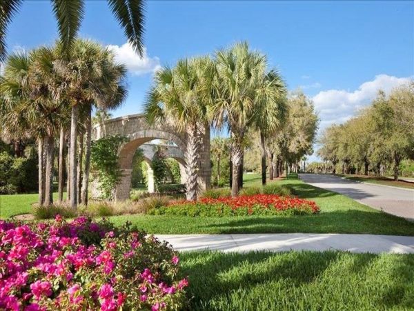 Naples Luxury Vacation Estate Villa - Full Golf Privileges