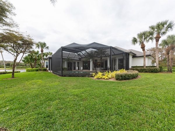Naples Luxury Vacation Estate Villa - Full Golf Privileges