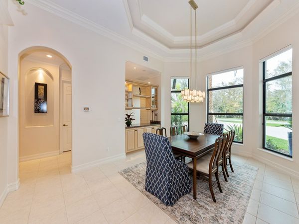 Naples Luxury Vacation Estate Villa - Full Golf Privileges