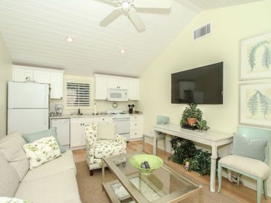 Naples Vacation Home Sleeps Four Guests