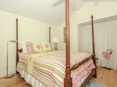 Naples Vacation Home Sleeps Four Guests