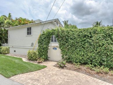 Naples Vacation Home Sleeps Four Guests