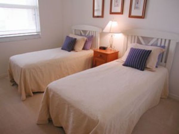Charming 2-Bedroom Condo in Naples