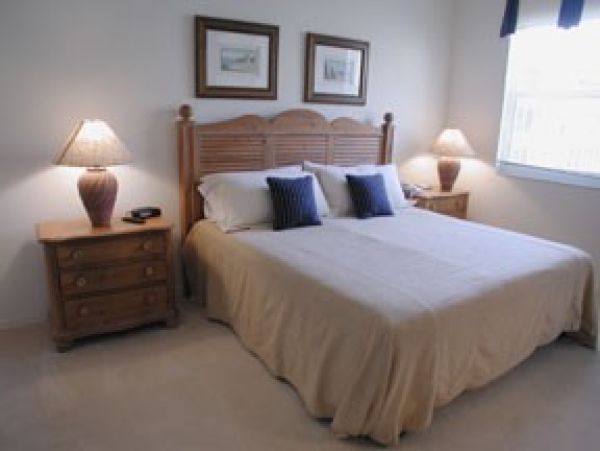 Charming 2-Bedroom Condo in Naples