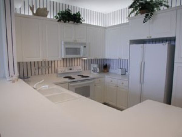 Charming 2-Bedroom Condo in Naples
