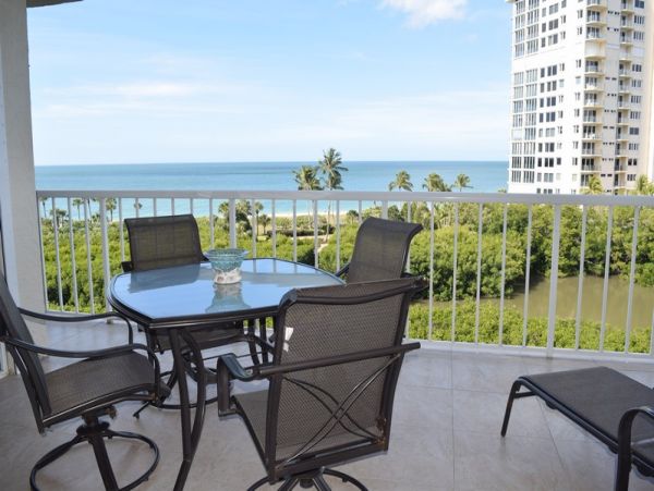 Beautiful Condo with Full Ocean Views Short Walk to Beach