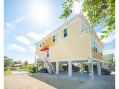 Marathon Vacation Home Sleeps Ten Guests