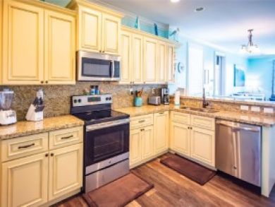Marathon Vacation Home Sleeps Ten Guests