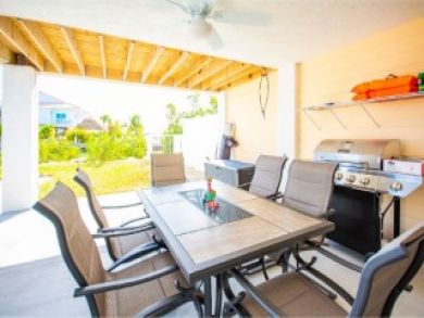 Marathon Vacation Home Sleeps Ten Guests