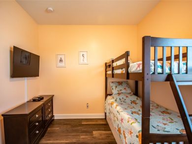Marathon Vacation Home Sleeps Ten Guests